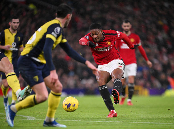 Hàng thủ ngủ mơ, MU nhận trái đắng ngay tại Old Trafford ảnh 17