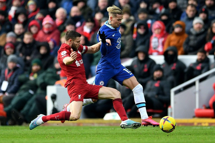 Mudryk khiến James Milner bó tay