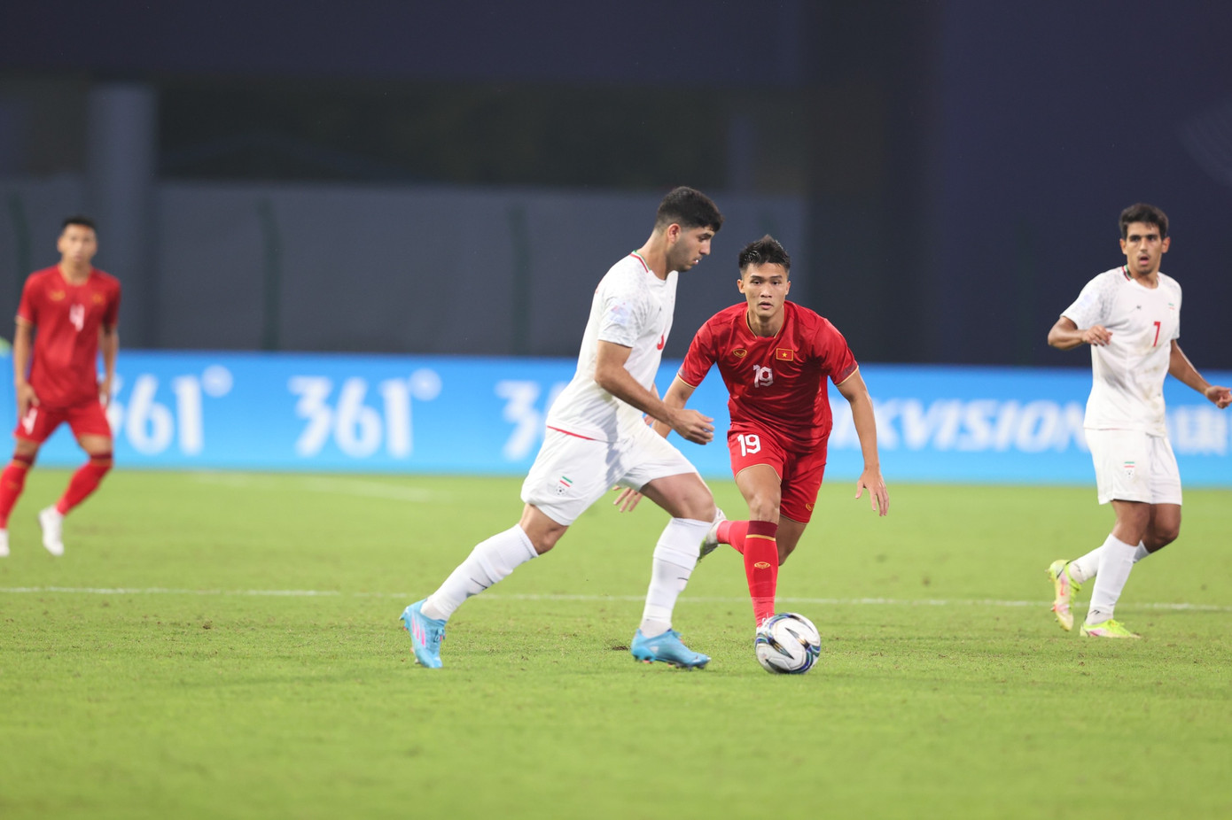 Olympic Việt Nam chưa thể cầm bóng. Ảnh: Nhật Nhật Olympic Việt Nam chưa thể cầm bóng. Ảnh: Nhật Nhật