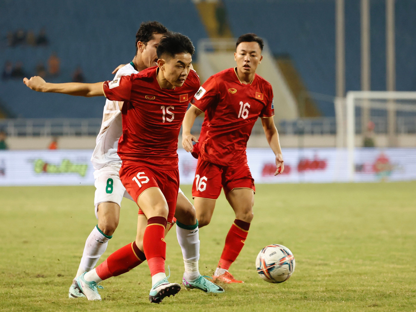 Thua Iraq giây bù giờ cuối cùng, các tuyển thủ Việt Nam ôm đầu tiếc nuối ảnh 20