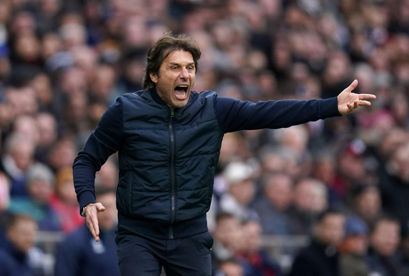 Conte trả giá đắt sau khi chỉ trích Tottenham Conte trả giá đắt sau khi chỉ trích Tottenham