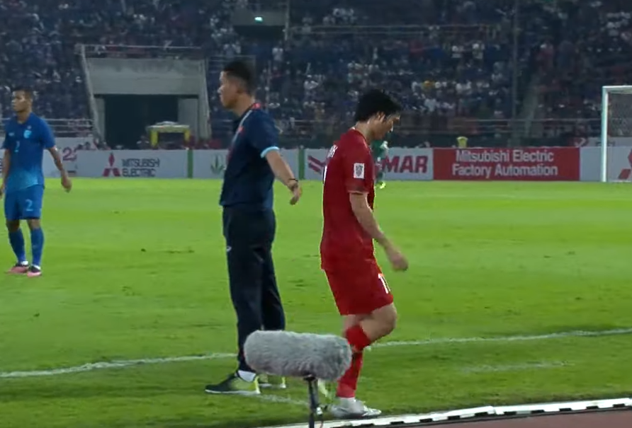 Tuấn Anh không bắt tay trợ lý HLV tuyển Việt Nam, Anh Đức Tuấn Anh không bắt tay trợ lý HLV tuyển Việt Nam, Anh Đức