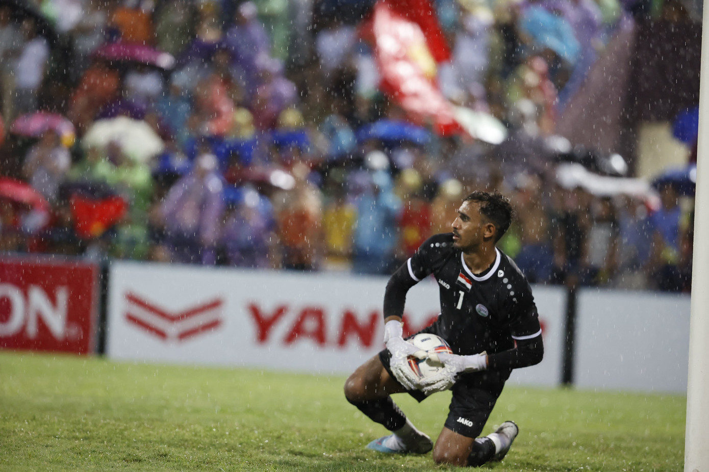 Al Shadi đang bắt rất chắc tay. Ảnh: Như Ý