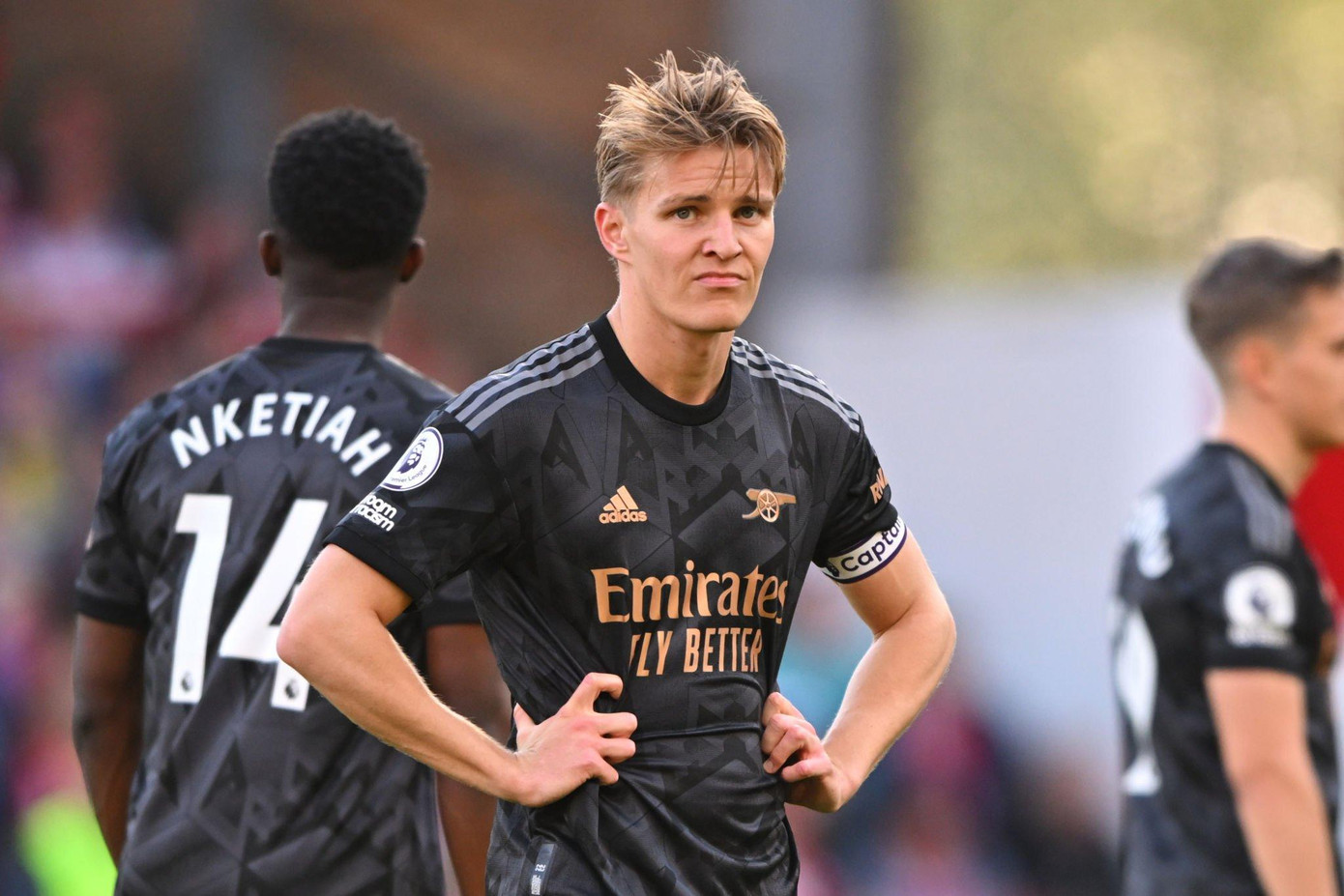 Arsenal lao dốc không phanh trong 2 tháng cuối mùa