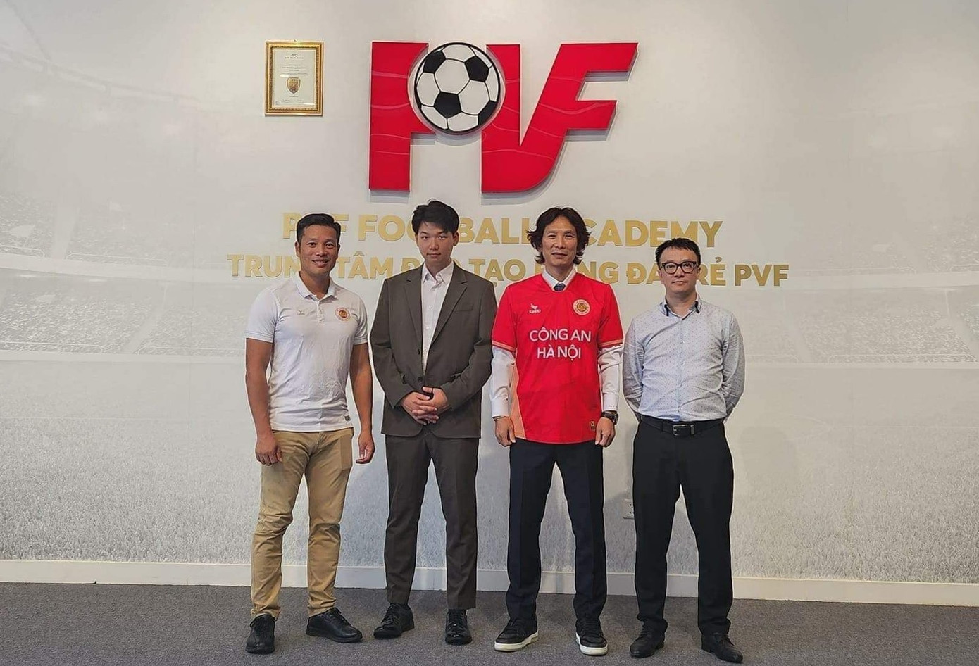 HLV Gong Oh-kyun tại đại bản doanh của CLB Công an Hà Nội HLV Gong Oh-kyun tại đại bản doanh của CLB Công an Hà Nội