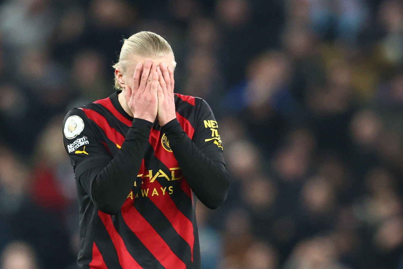 Haaland không có cú sút nào trước Tottenham Haaland không có cú sút nào trước Tottenham