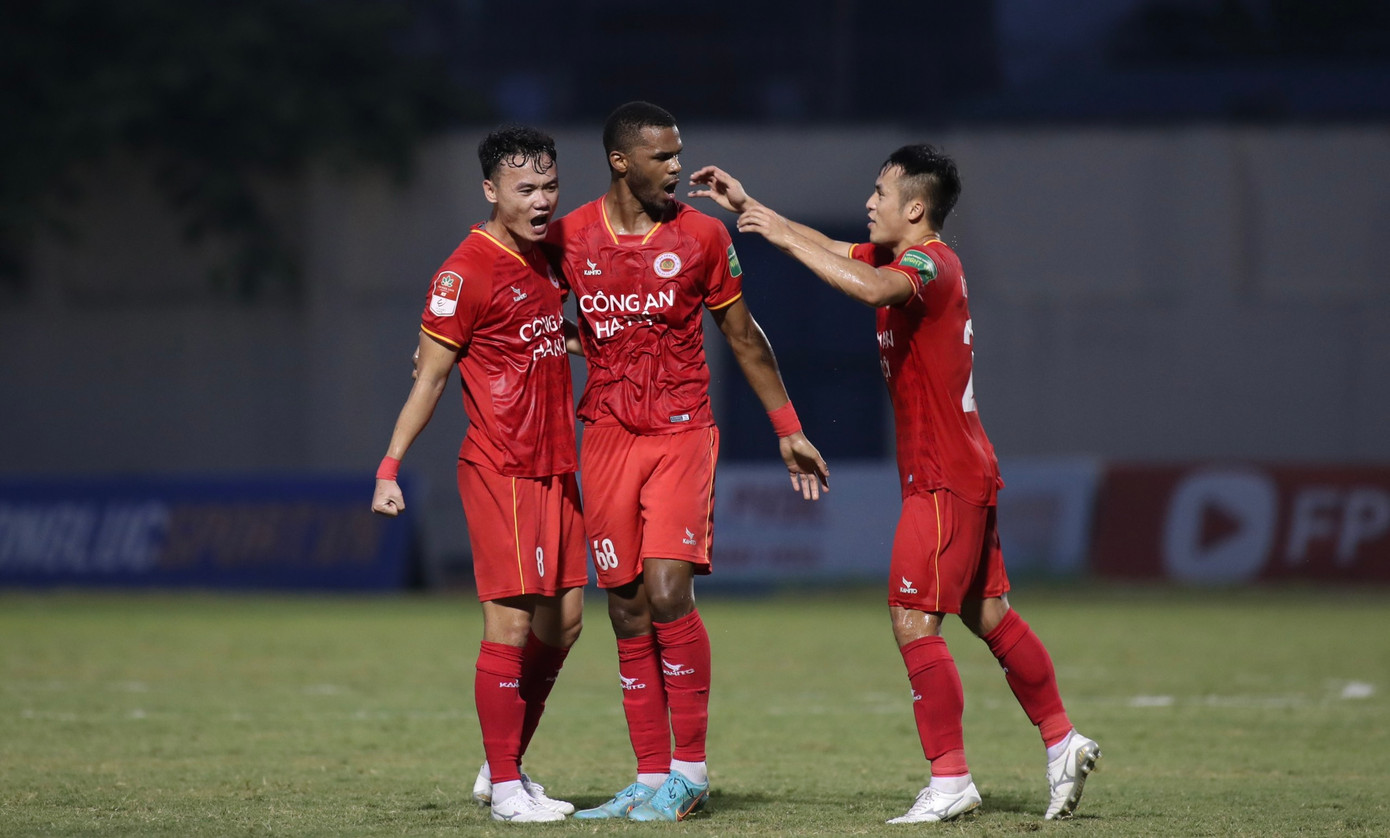 Thủng lưới 4 bàn, Thanh Hoá để CAHN bám sát ngôi đầu ảnh 9