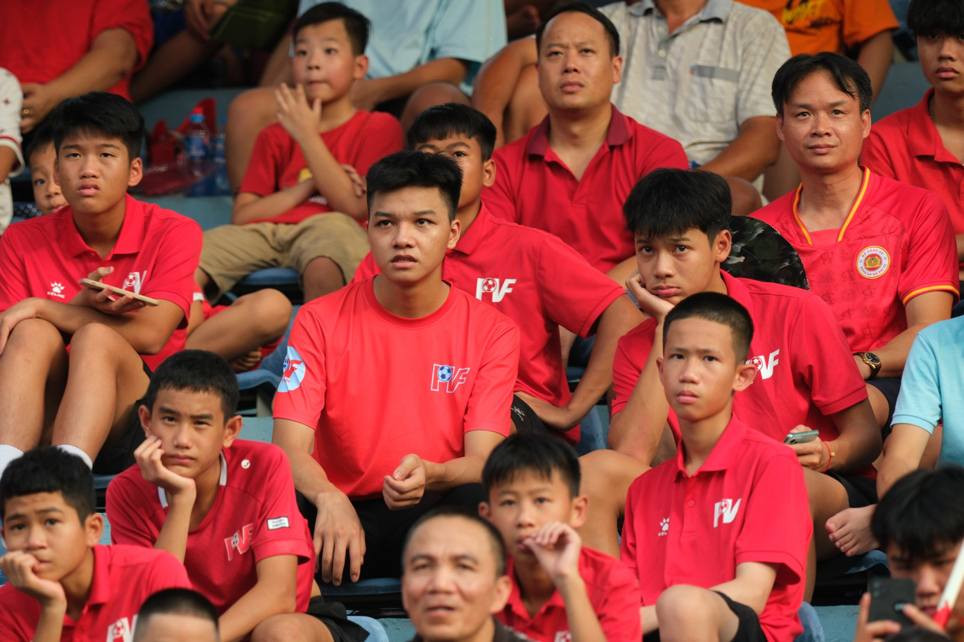 Các thành viên của lò đào tạo PVF-CAND cũng có mặt trên sân. Ảnh: Mạnh Thắng