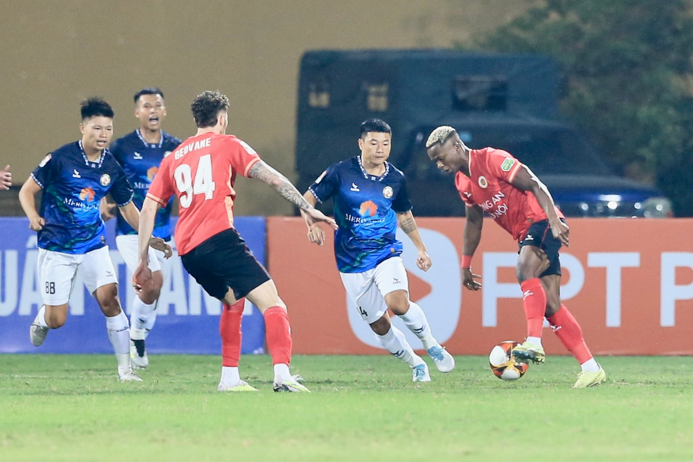 Geovane nổi bật nhưng chưa hiệu quả. Ảnh: Bích Ngọc