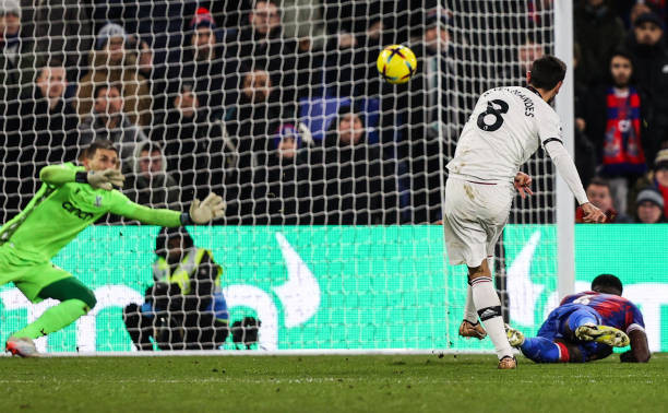 Bruno Fernandes giúp MU vượt lên Bruno Fernandes giúp MU vượt lên