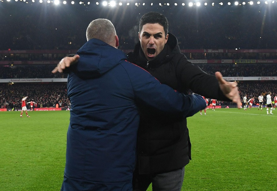 Arteta ăn mừng chiến thắng cùng cộng sự
