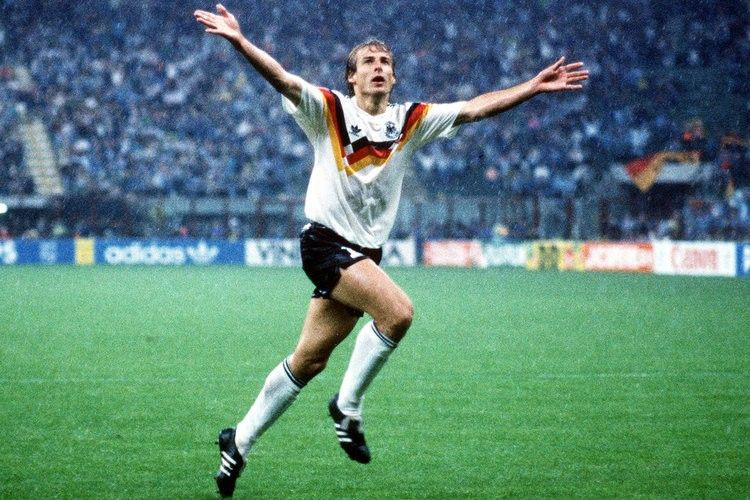 Klinsmann ăn mừng bàn thắng tại World Cup 1990 Klinsmann ăn mừng bàn thắng tại World Cup 1990