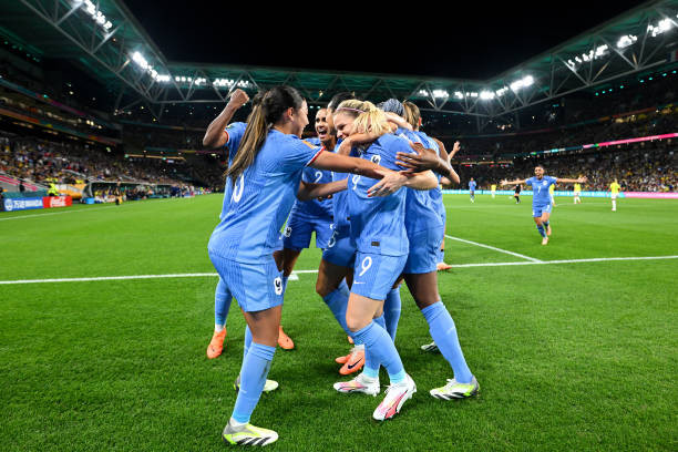 Tuyển nữ Pháp vượt lên đầu bảng sau khi đánh bại Brazil 2-1 ảnh 23