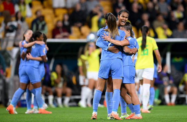 Tuyển nữ Pháp vượt lên đầu bảng sau khi đánh bại Brazil 2-1 ảnh 31