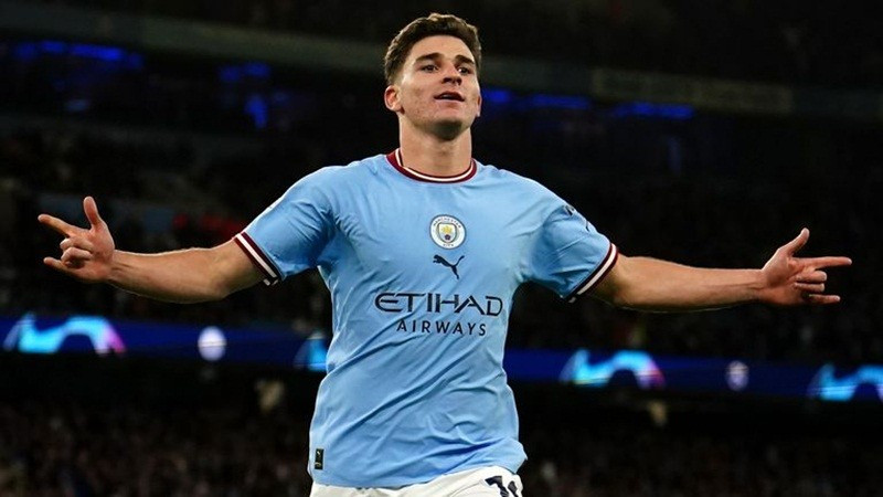 Julian Alvarez đang có cơ hội lớn chiếm suất đá chính của Man City.