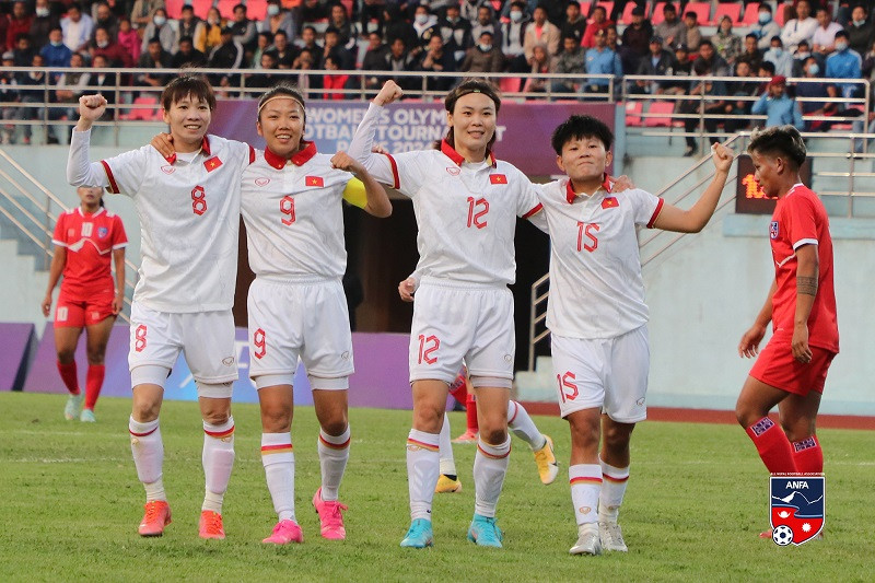 ĐT nữ Việt Nam chiếm lợi thế lớn trước ĐT nữ Nepal. Ảnh: ANFA