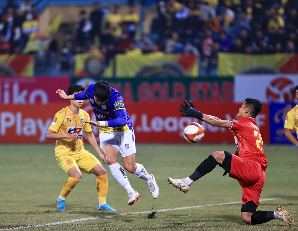 Cơ hội hiếm hoi của CLB Hà Nội bị Thanh Diệp cản phá