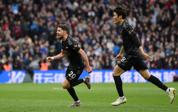 Arsenal ngược dòng đầy cảm xúc trong cuộc đua bàn thắng ở Villa Park ảnh 16 Arsenal ngược dòng đầy cảm xúc trong cuộc đua bàn thắng ở Villa Park ảnh 16