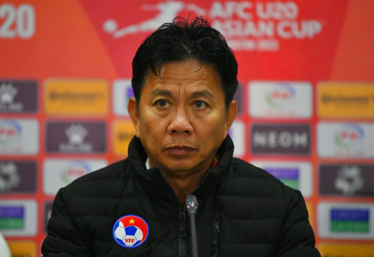 HLV Hoàng Anh Tuấn trả lời họp báo sau trận thắng U20 Australia. Ảnh: VFF
