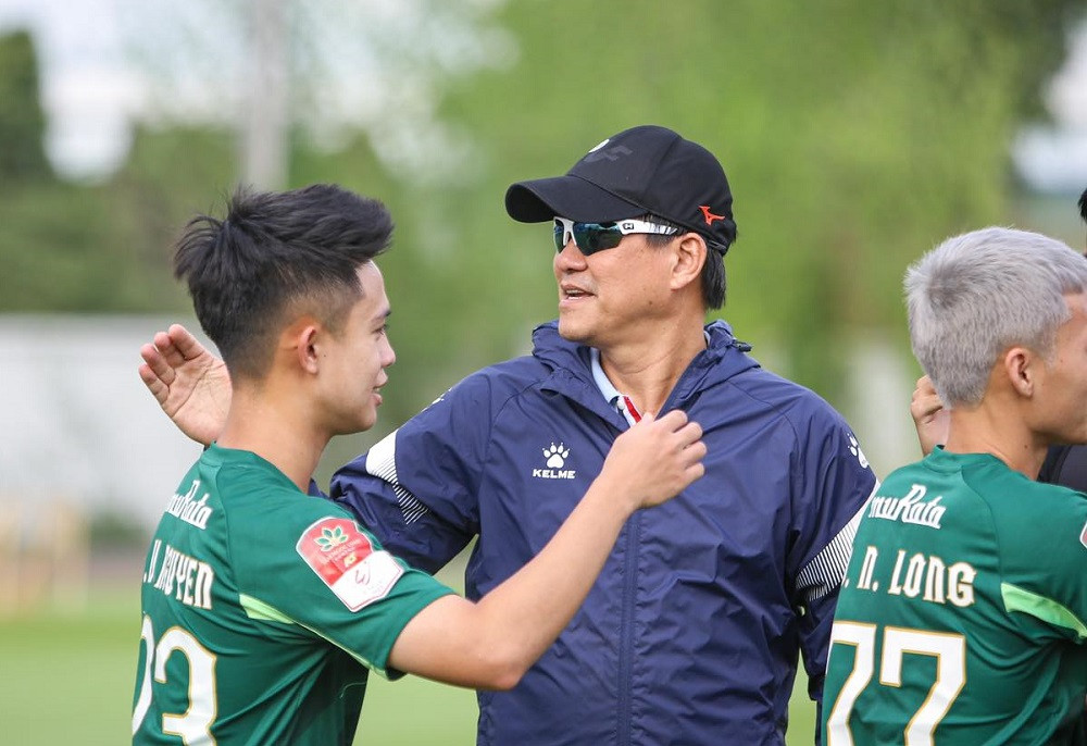 HLV Vũ Tiến Thành bất ngờ rời CLB TP.HCM