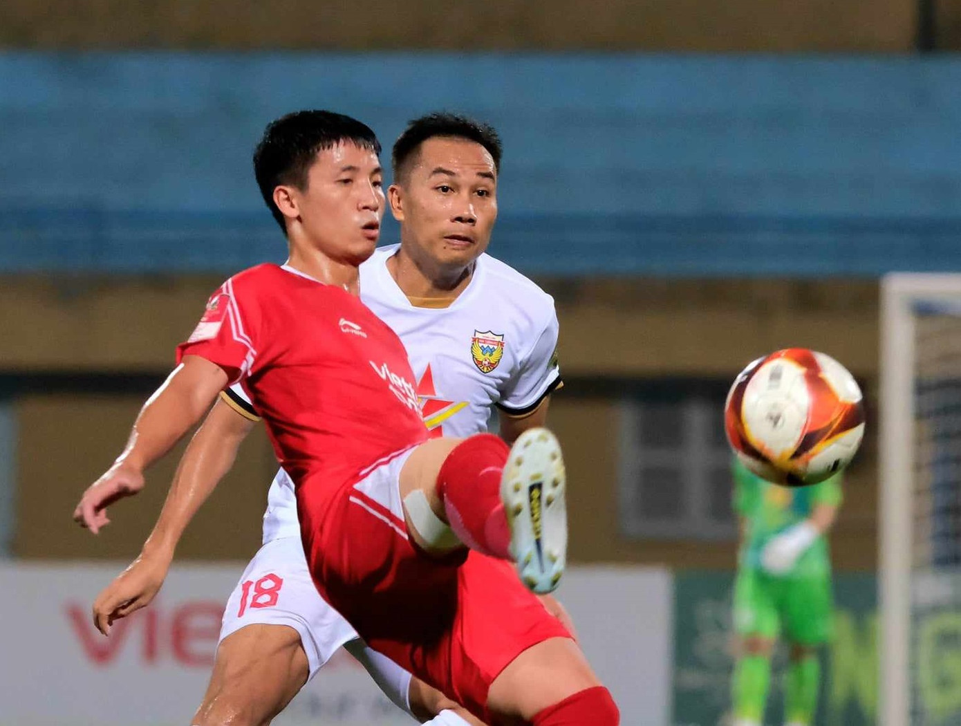 Hoàng Đức lập cú đúp trong chiến thắng 4-0 của Viettel trước Hà Tĩnh ảnh 25 Hoàng Đức lập cú đúp trong chiến thắng 4-0 của Viettel trước Hà Tĩnh ảnh 25