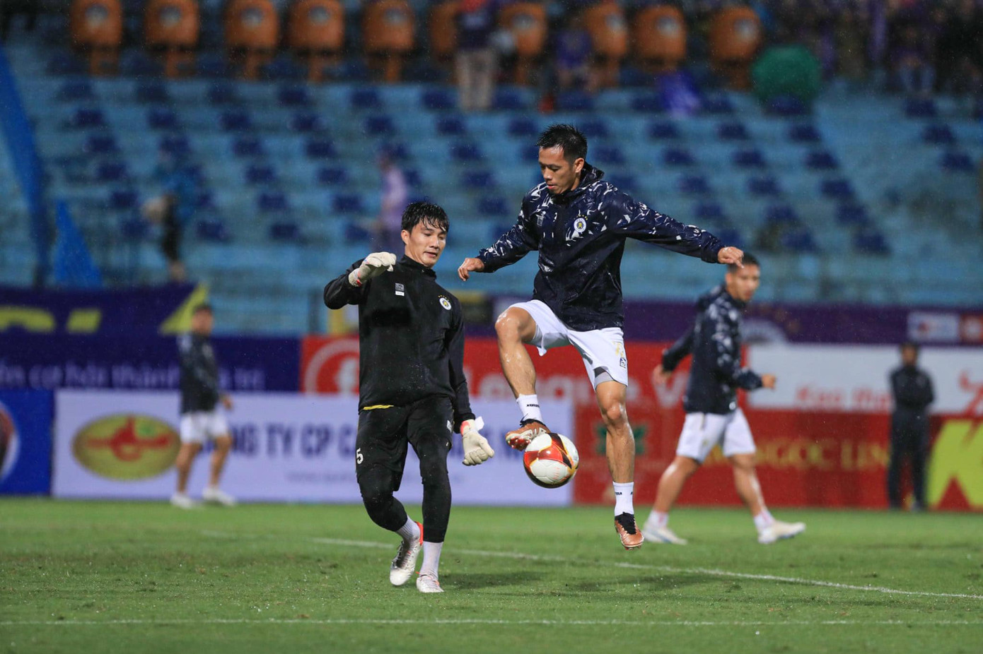 Văn Quyết là hung thần của CLB Hải Phòng. Ảnh: CLB Hà Nội