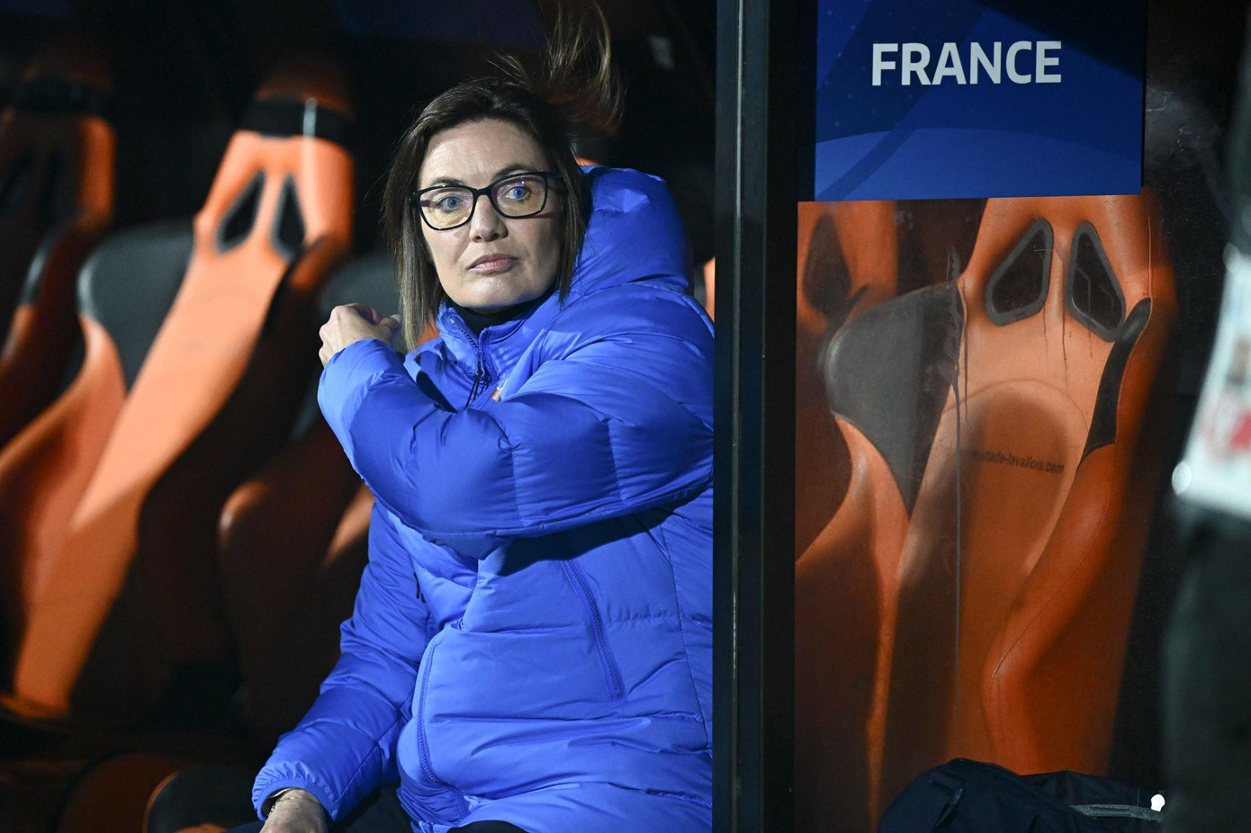 Corinne Diacre mất việc sau khi bị các học trò tẩy chay Corinne Diacre mất việc sau khi bị các học trò tẩy chay