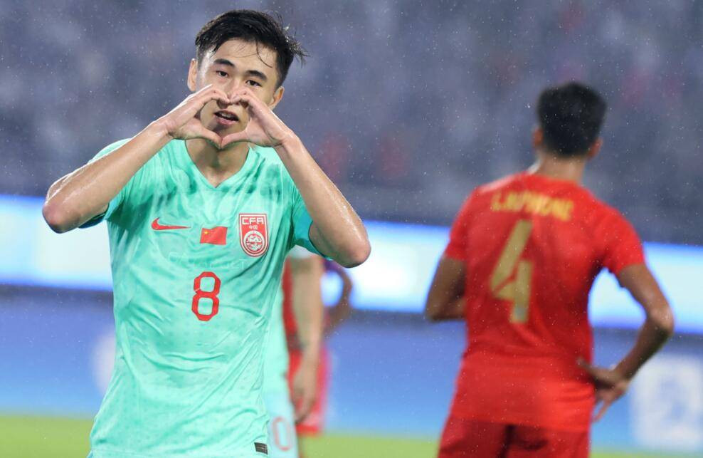 Olympic Trung Quốc thi đấu bùng nổ trên sân nhà