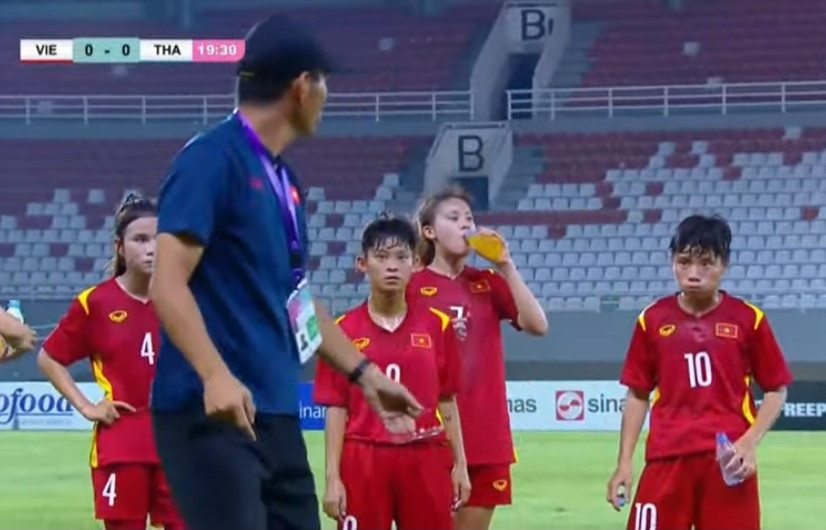 Thua U19 Thái Lan 1-2, tuyển U19 nữ Việt Nam chưa thể lên ngôi đầu ảnh 2