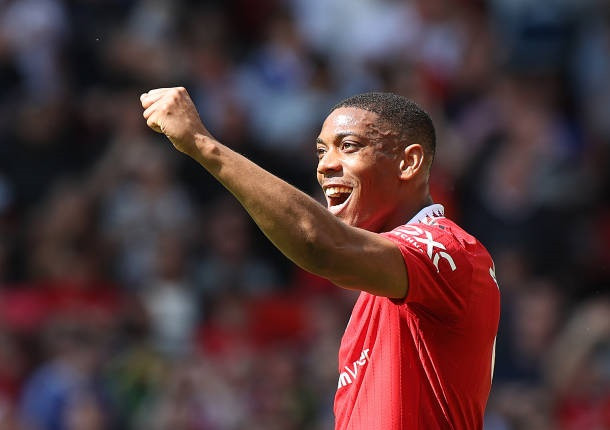 MU bắt kịp Newcastle sau thắng lợi 2-0 trước Wolves ảnh 10