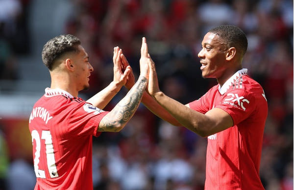 MU bắt kịp Newcastle sau thắng lợi 2-0 trước Wolves ảnh 11