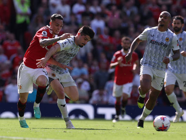 MU bắt kịp Newcastle sau thắng lợi 2-0 trước Wolves ảnh 12