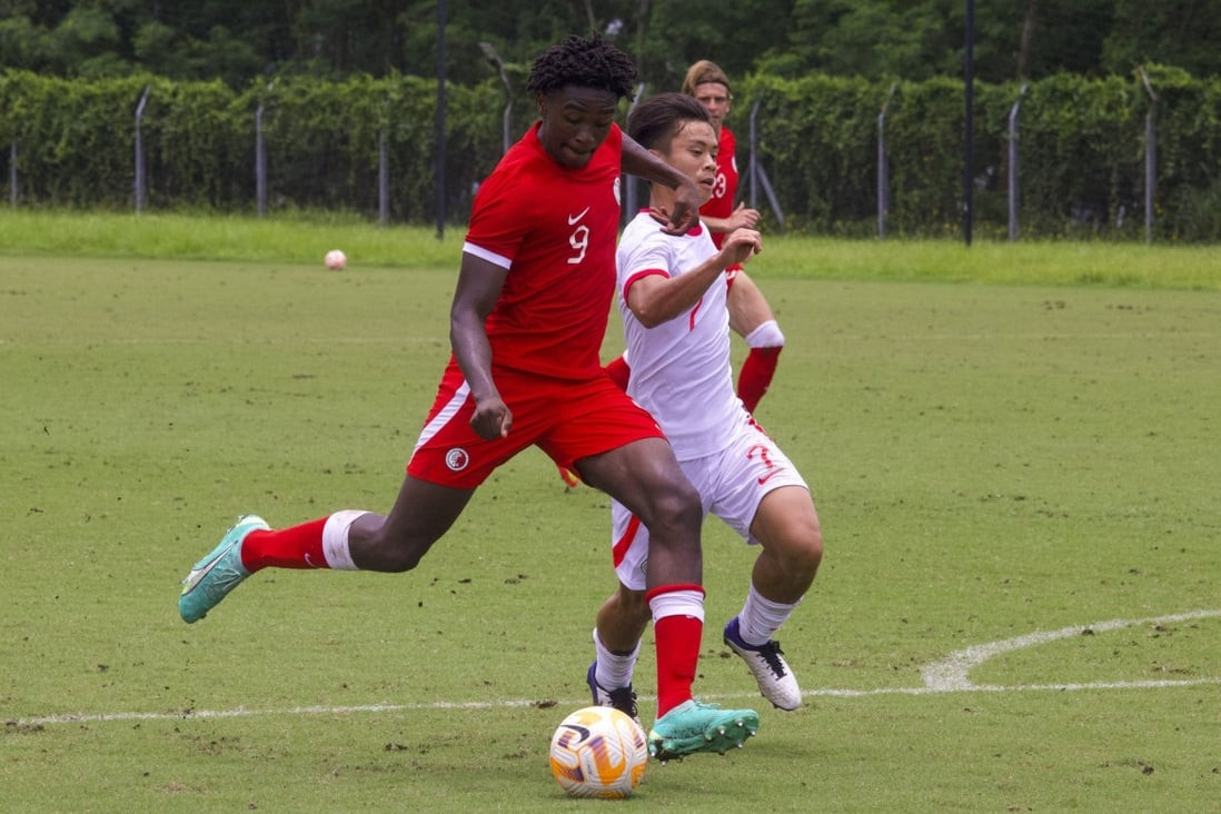 Michael Udebuluzor lập hat-trick trong trận đấu tập của Hồng Kông (Trung Quốc). Ảnh: SCMP Michael Udebuluzor lập hat-trick trong trận đấu tập của Hồng Kông (Trung Quốc). Ảnh: SCMP