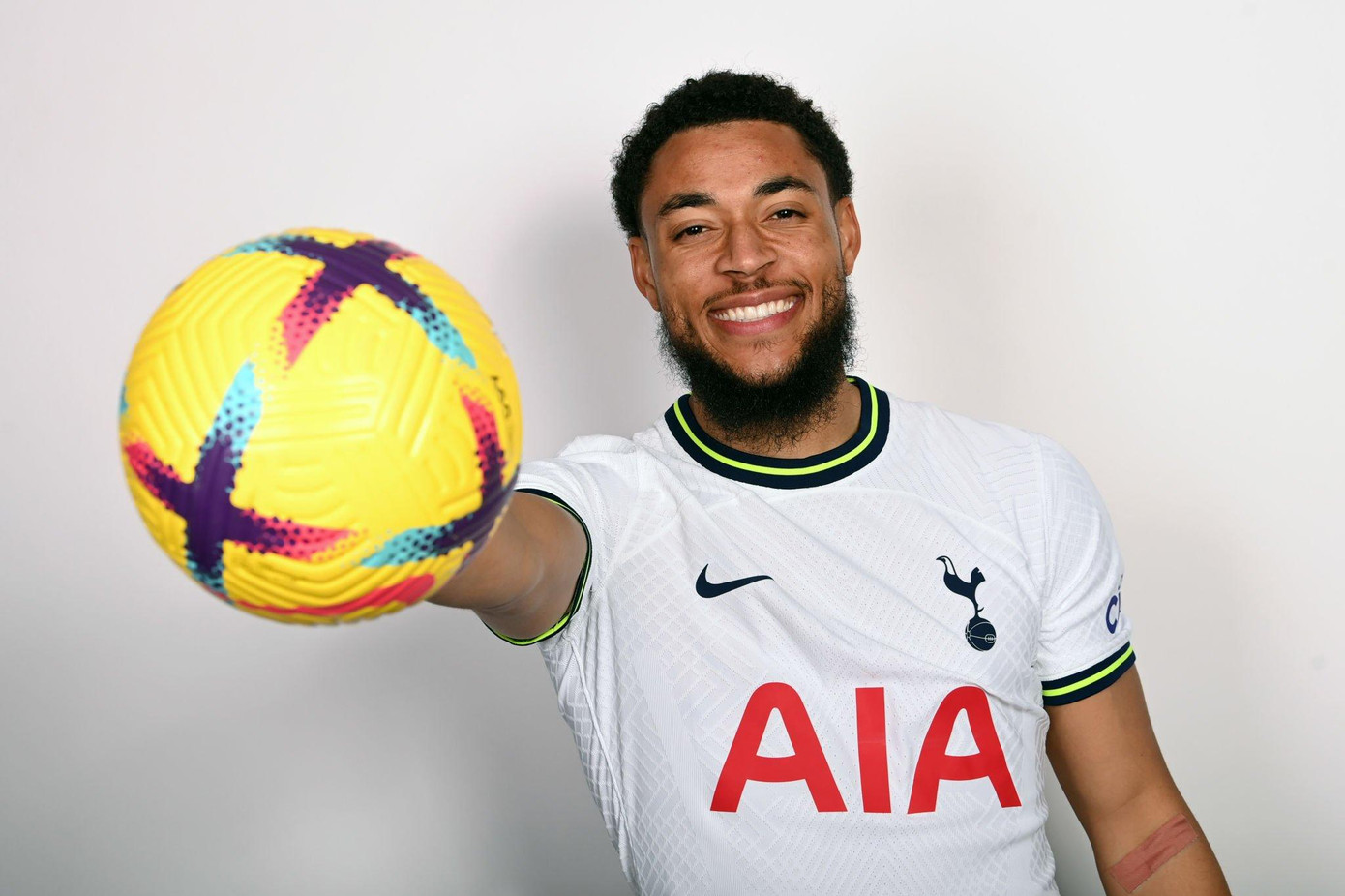 Arnaut Danjuma gia nhập Tottenham cho dù đạt thỏa thuận với Everton trước.
