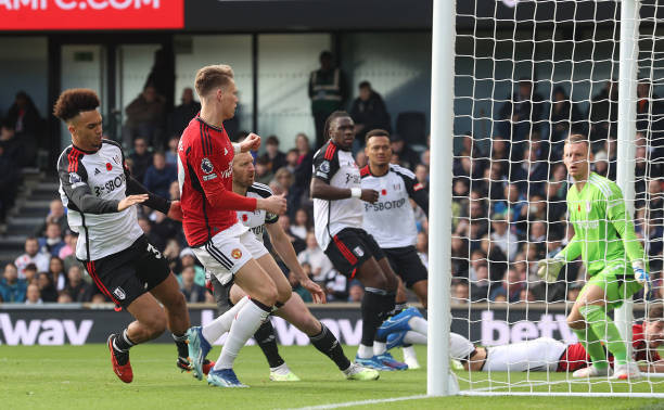 Thắng chật vật Fulham phút cuối, MU tạm dừng cơn khát điểm ảnh 9