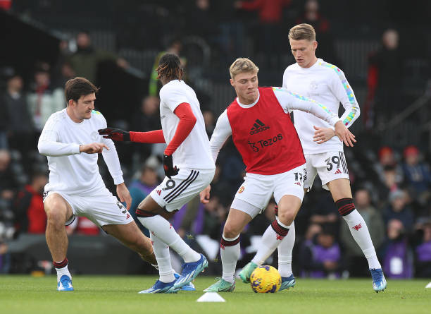 Thắng chật vật Fulham phút cuối, MU tạm dừng cơn khát điểm ảnh 8