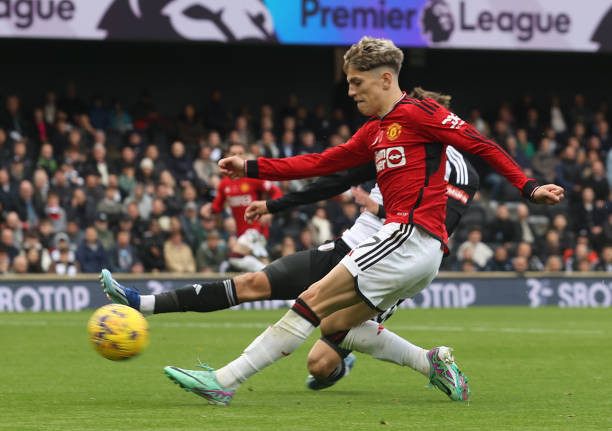 Thắng chật vật Fulham phút cuối, MU tạm dừng cơn khát điểm ảnh 15