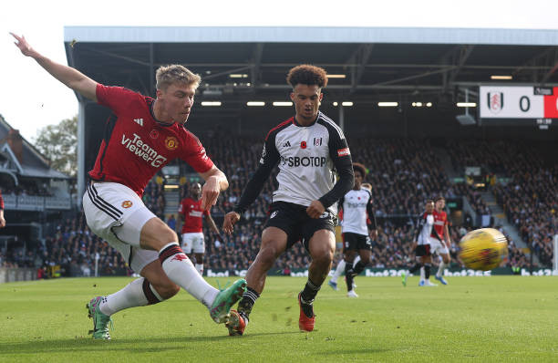 Thắng chật vật Fulham phút cuối, MU tạm dừng cơn khát điểm ảnh 18