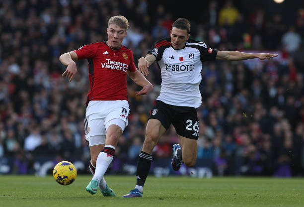 Thắng chật vật Fulham phút cuối, MU tạm dừng cơn khát điểm ảnh 11