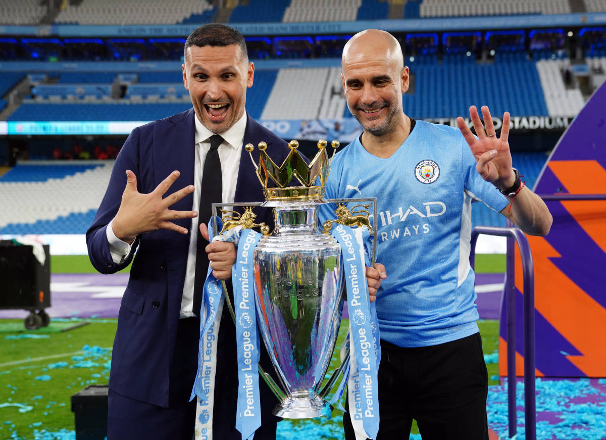 Pep Guardiola và chủ tịch Man City ăn mừng chức vô địch Ngoại hạng Anh Pep Guardiola và chủ tịch Man City ăn mừng chức vô địch Ngoại hạng Anh