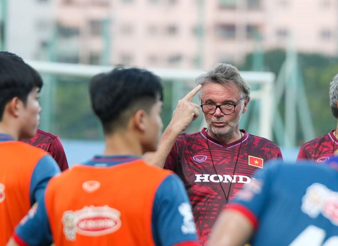 HLV Troussier sẵn sàng cho thử thách tiếp theo với U23 Việt Nam HLV Troussier sẵn sàng cho thử thách tiếp theo với U23 Việt Nam