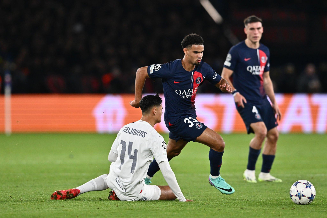 Warren Zaire-Emery tỏa sáng rực rỡ trước Milan