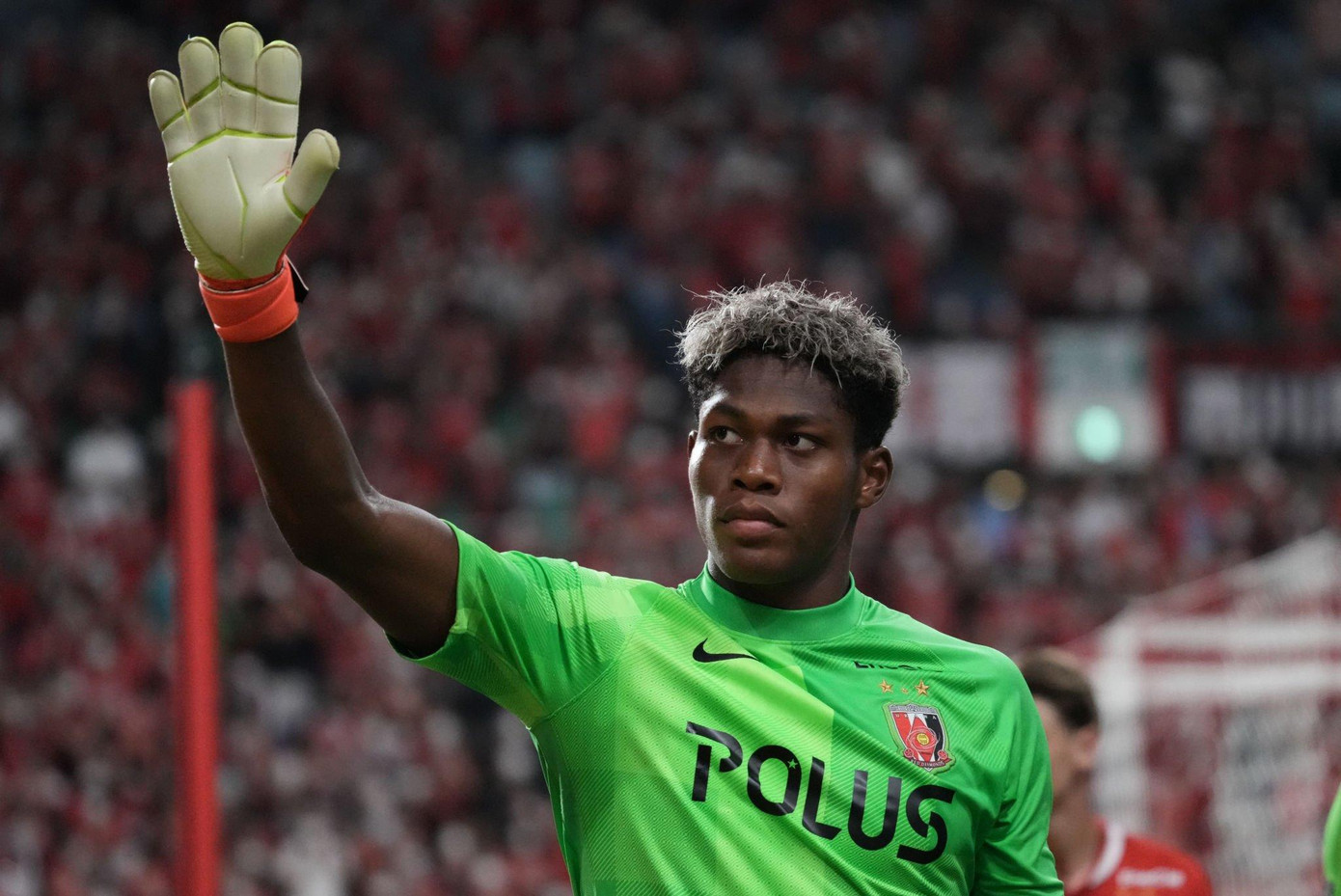 Zion Suzuki trên đường gia nhập MU