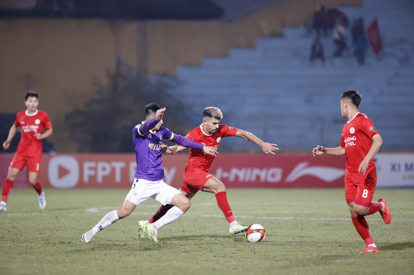 Essam chỉ tạo ra ảnh hưởng ở đầu hiệp 2. Ảnh: Như Ý Essam chỉ tạo ra ảnh hưởng ở đầu hiệp 2. Ảnh: Như Ý