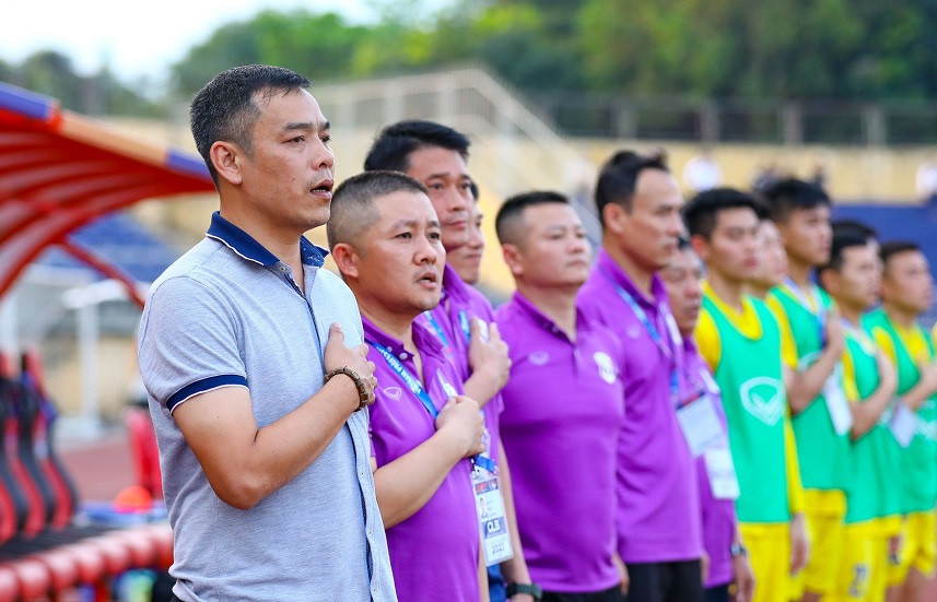 HLV Nguyễn Huy Hoàng chia tay SLNA HLV Nguyễn Huy Hoàng chia tay SLNA