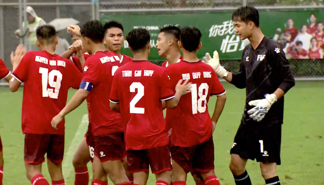 Các cầu thủ U16 PVF ăn mừng bàn thắng Các cầu thủ U16 PVF ăn mừng bàn thắng