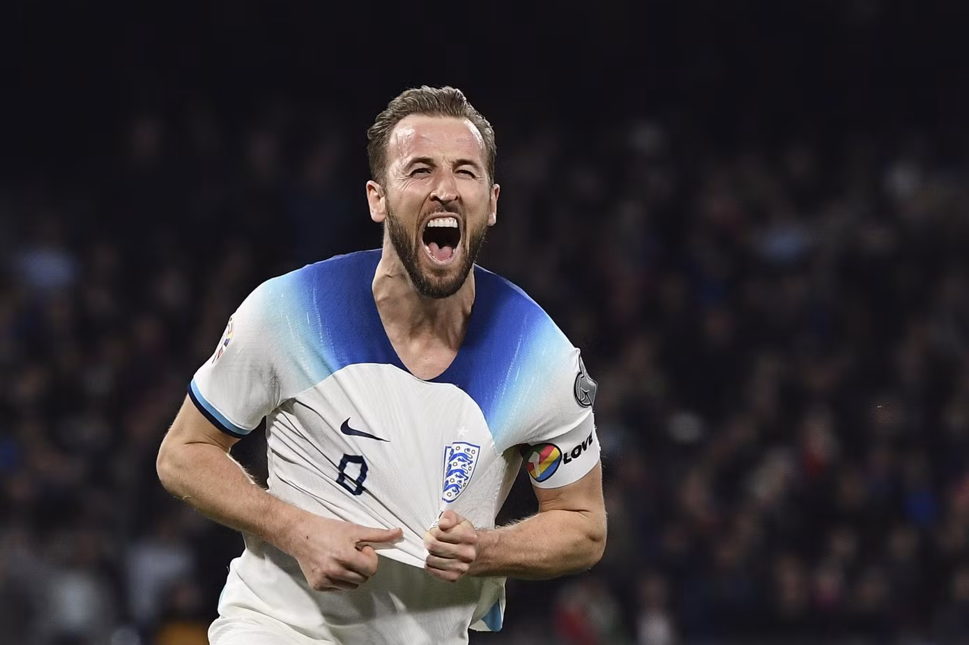 Kane ăn mừng cuồng nhiệt sau khi phá kỷ lục của Rooney Kane ăn mừng cuồng nhiệt sau khi phá kỷ lục của Rooney