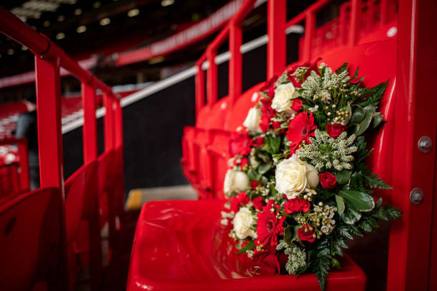 Chơi thiếu người trong 60 phút, MU may mắn thoát thua ảnh 3