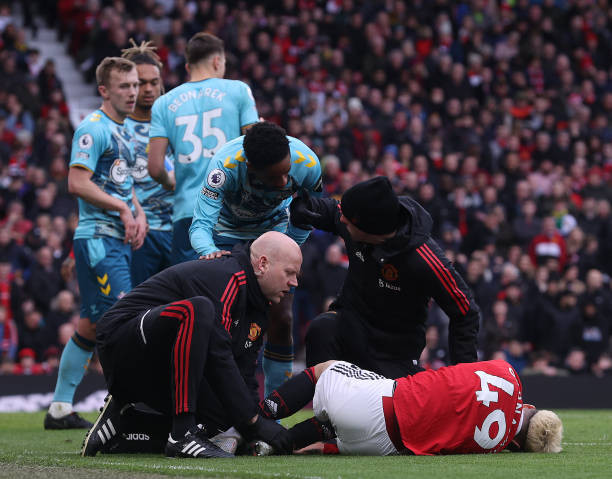 Chơi thiếu người trong 60 phút, MU may mắn thoát thua ảnh 15