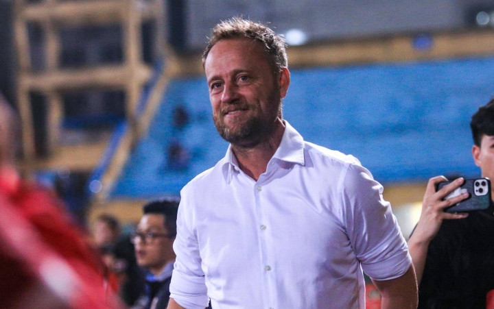 HLV Mano Polking tại sân Hàng Đẫy. Ảnh: VTC HLV Mano Polking tại sân Hàng Đẫy. Ảnh: VTC